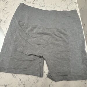 SMALL - ALPHALETE GREY AMPLIFY SHORT